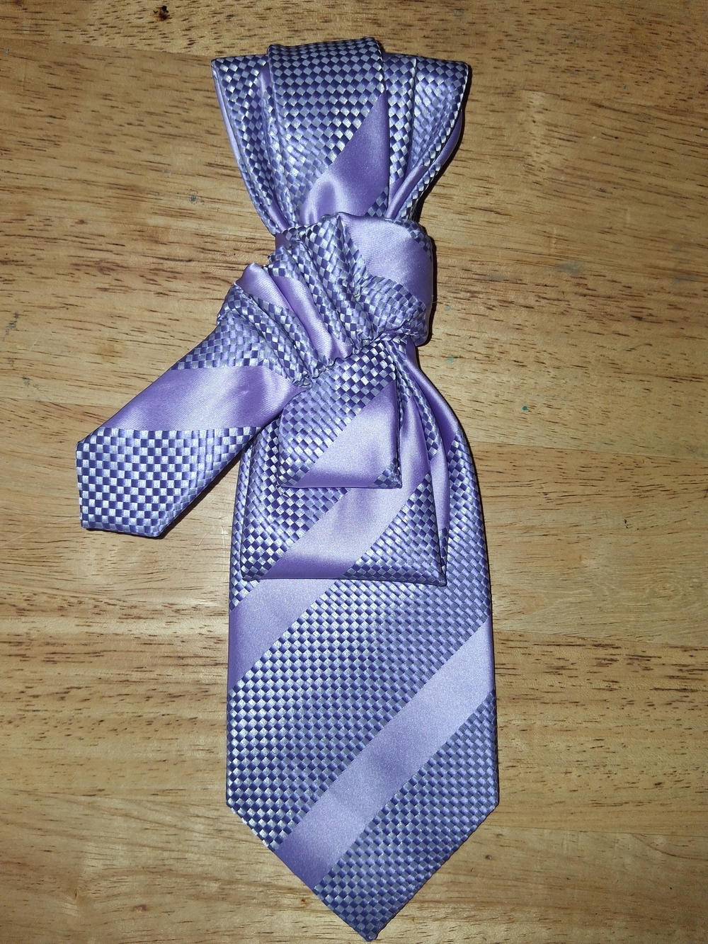 Men's Lavender Patterned Tie - Classic Formal Style